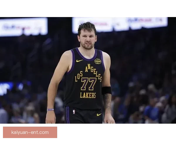 雷迪克透露东契奇下半场带伤出战已通过健康评估明日将接受核磁共振检查